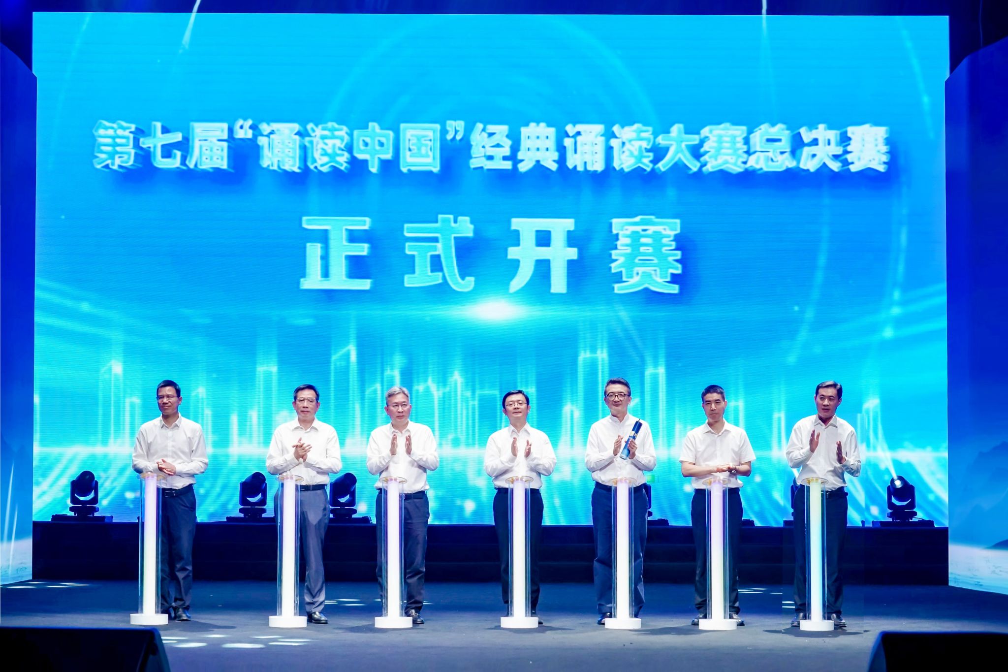 文件名称:白校出席开赛仪式.jpg原图大小:2.72MB