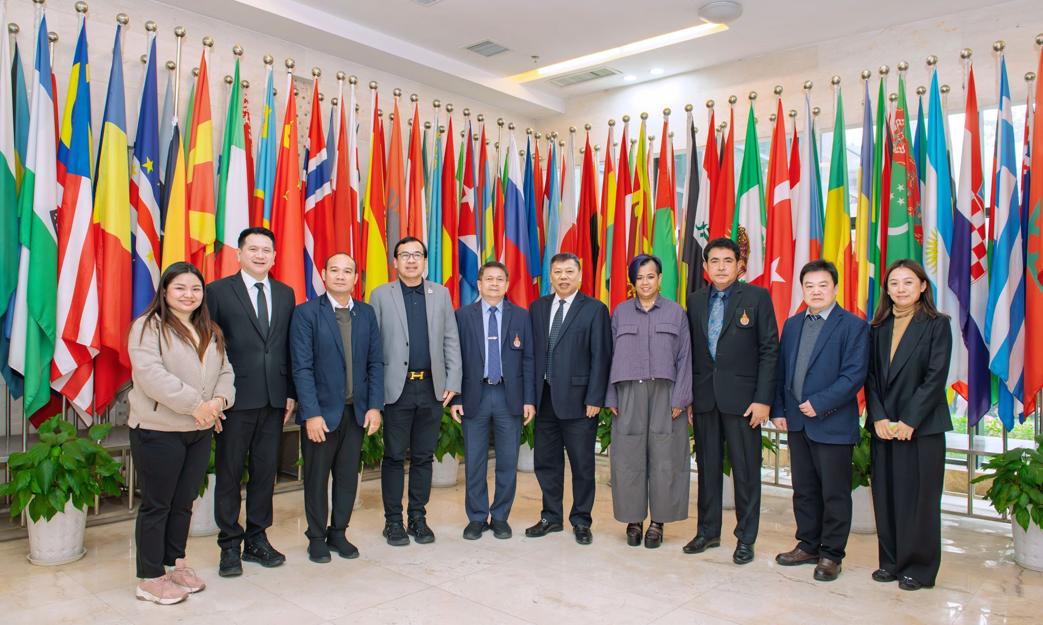 文件名称:合影.jpg原图大小:4.35MB